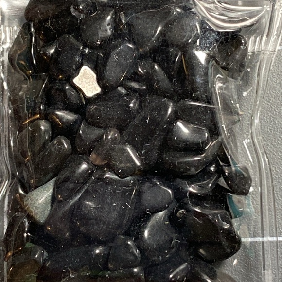 Craft: Un-Drilled Semi-Precious Stone pebbles/chips - Picture 11 of 11